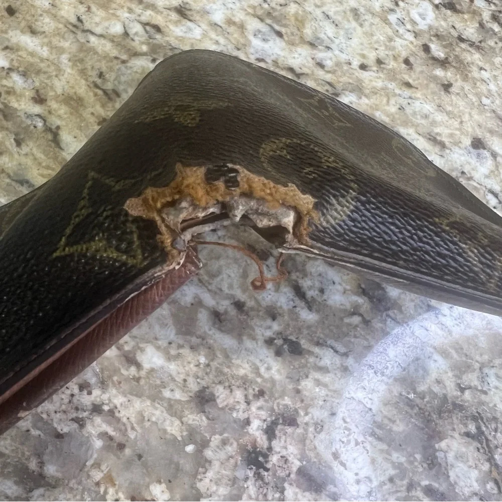 Authentic Vintage LOUIS Vuitton LV Monogram Short Bifold Wallet